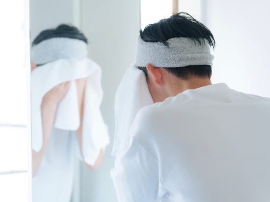 男性にこそ必要な“洗顔習慣”──その自己流、肌に負担かけていませんか?