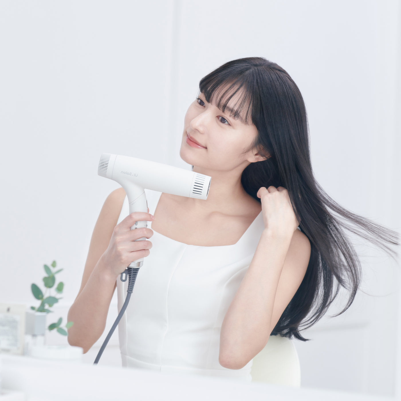 【速乾・ダメージレスを一台で実現】プレミアム ビューティ ドライヤー01