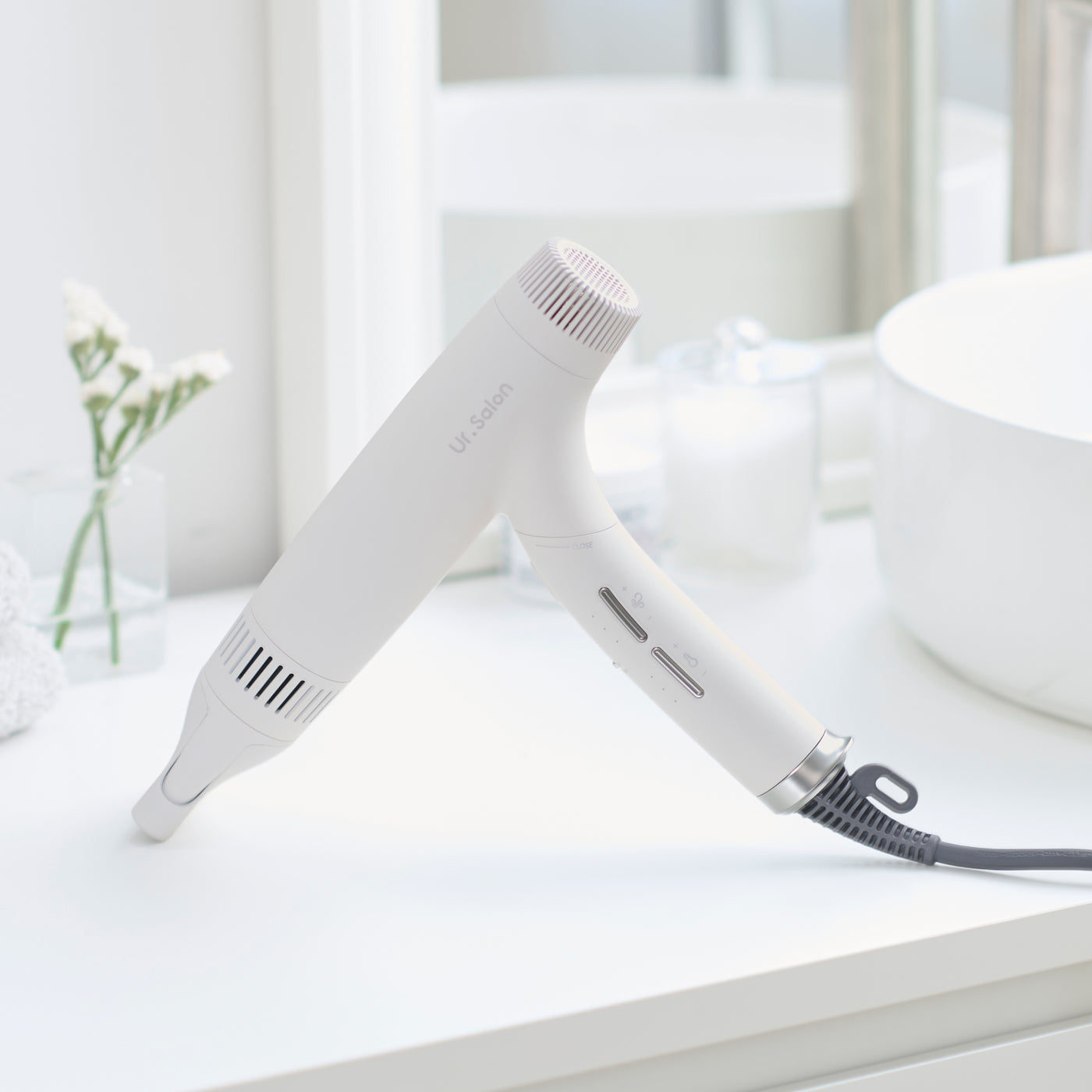 【速乾・ダメージレスを一台で実現】プレミアム ビューティ ドライヤー01