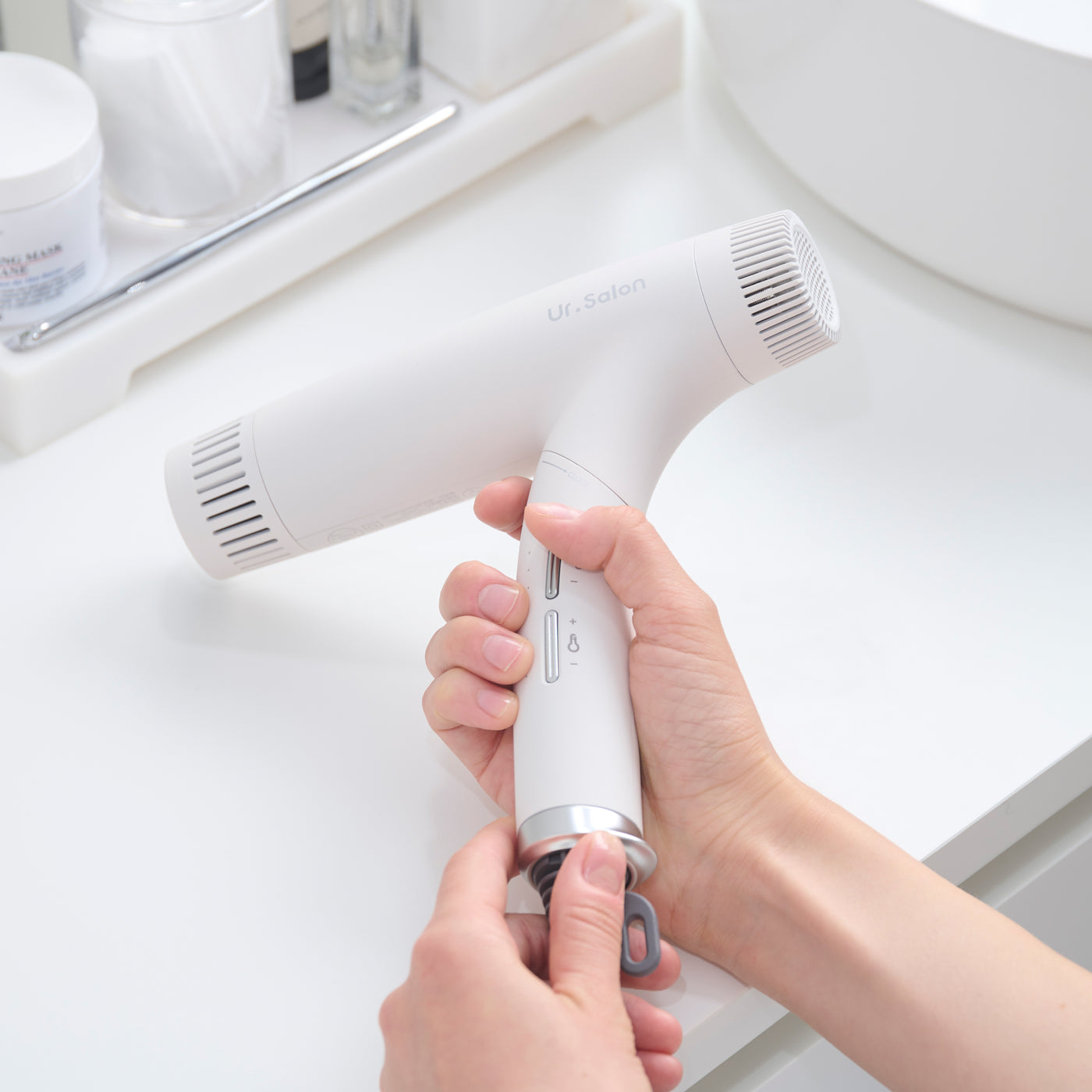 【速乾・ダメージレスを一台で実現】プレミアム ビューティ ドライヤー01